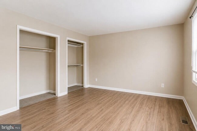 Building Photo - 610 N Victoria Ave