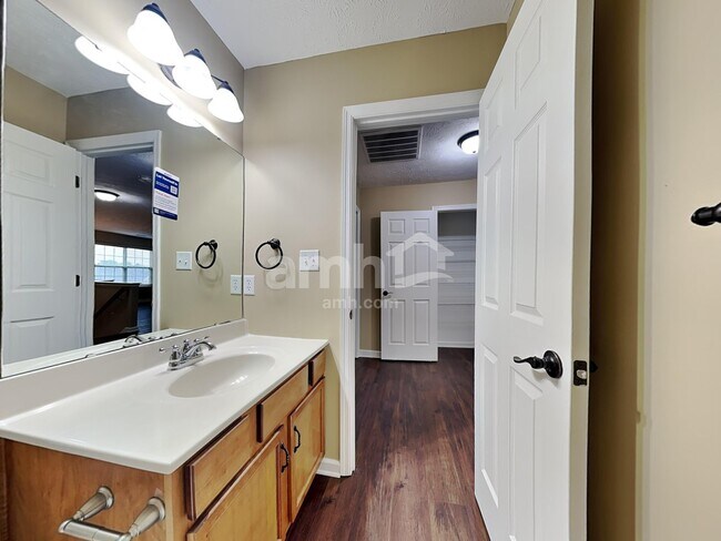 Building Photo - 150 Brittony Woods Dr