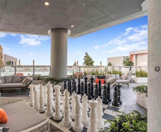 Building Photo - 2000 Metropica Wy