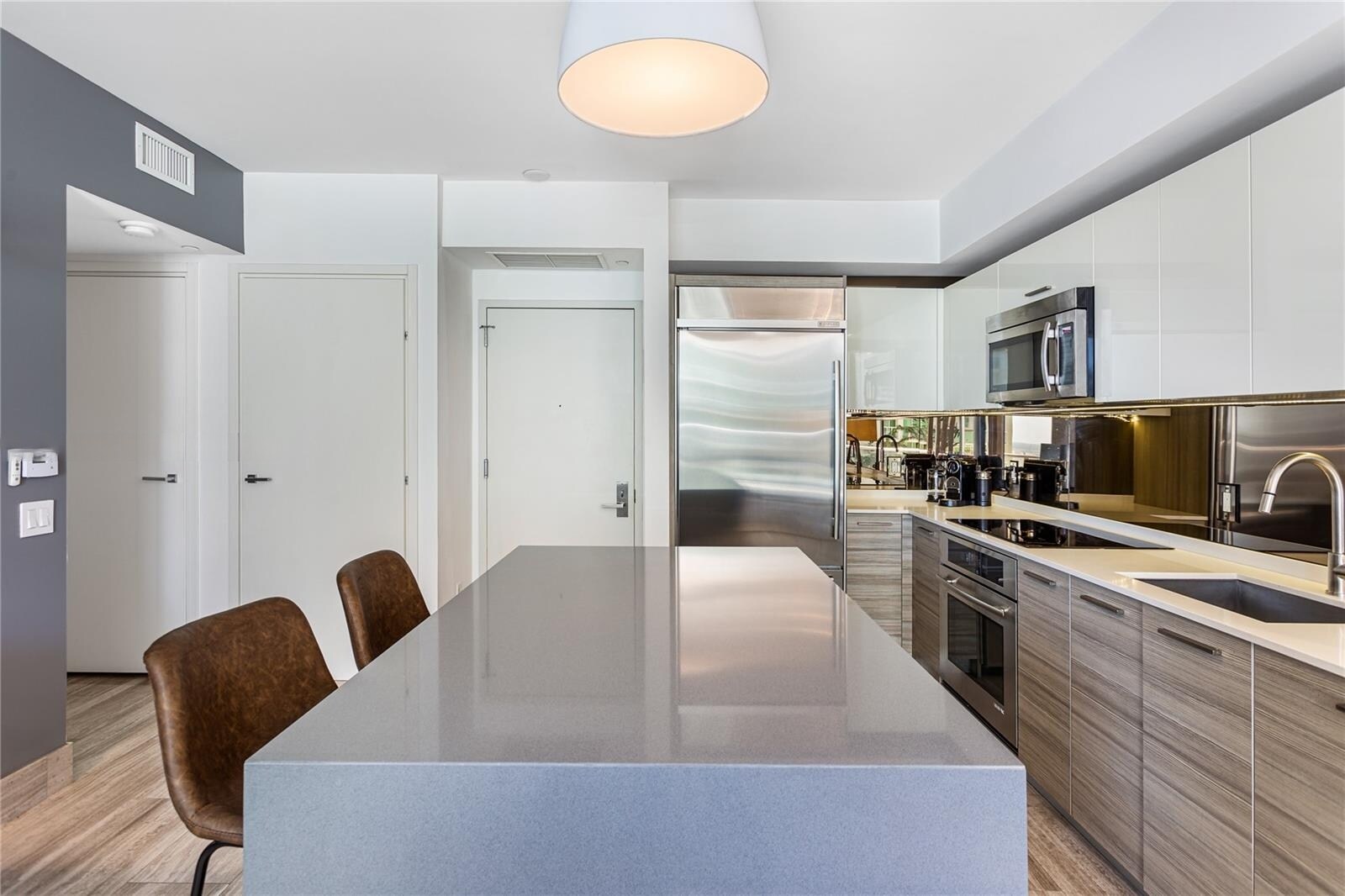 Building Photo - 1300 Brickell Bay Dr