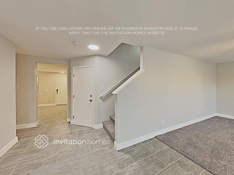 Building Photo - 894 E Daniella Dr