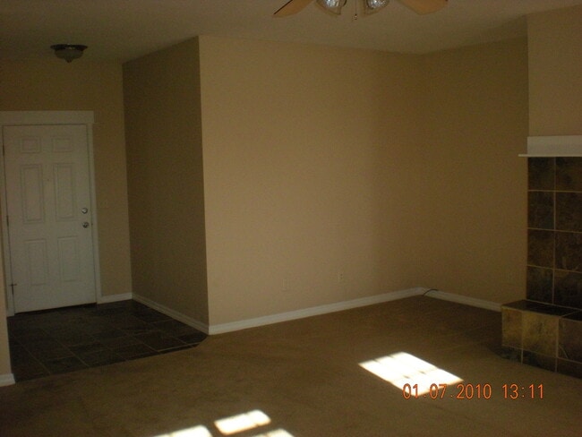 Building Photo - Beautiful 3 Bedroom 2 Bathroom House  **NE...