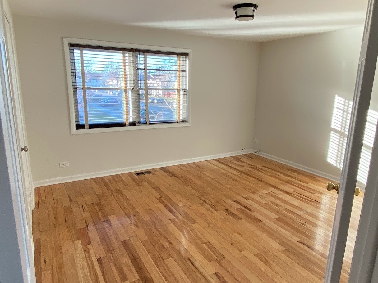 Building Photo - 1838 Jamestown Cir