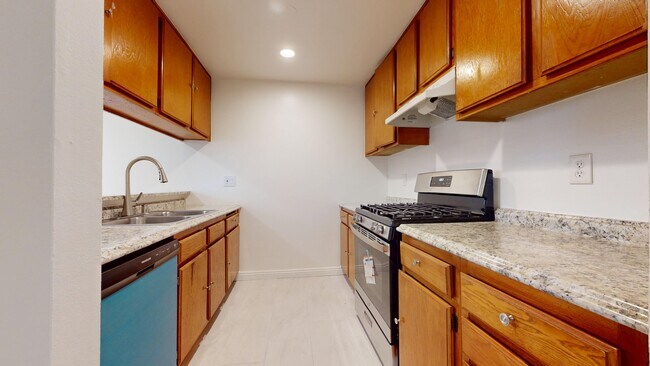 Building Photo - 316 Cherry Ave