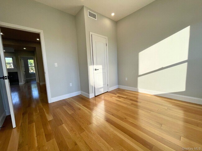 Building Photo - 255 Amboy St