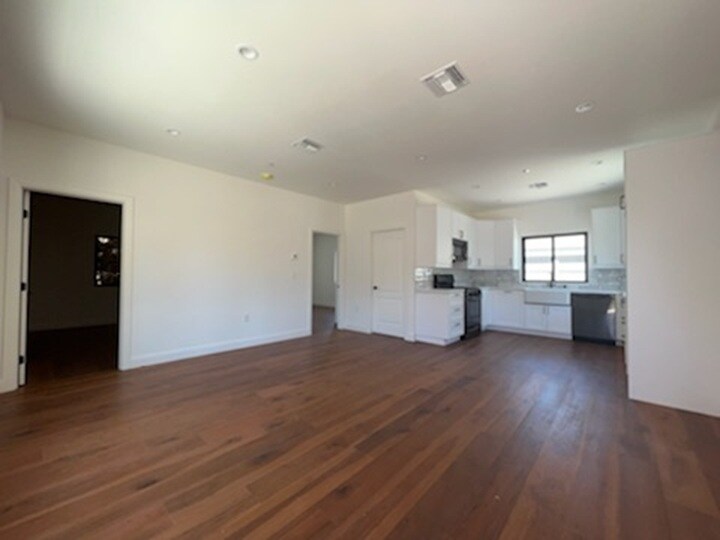 Building Photo - 7507 Hesperia Ave