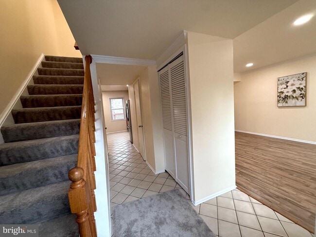 Building Photo - 5278 Lonsdale Dr