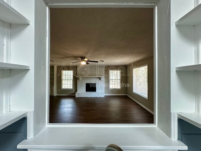 Building Photo - 1009 Rosedale Dr