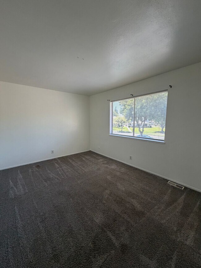 Building Photo - 4930 N Holt Ave