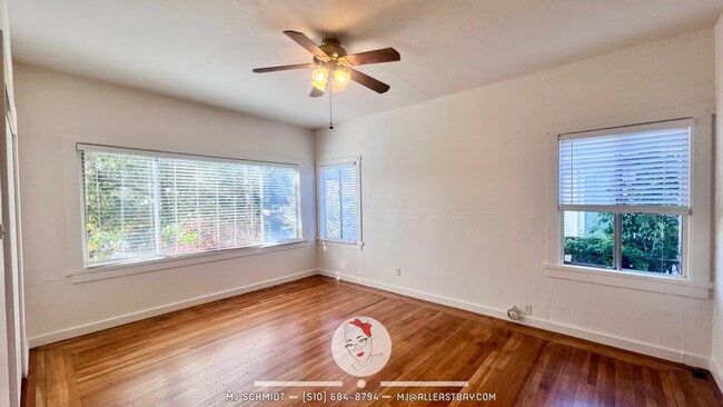 Building Photo - Lovely 1/1 walking distance to shopping, restaurants, public transportation!