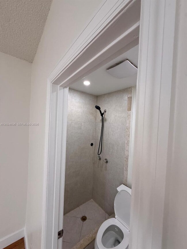 Building Photo - 531 SW 89th Ct