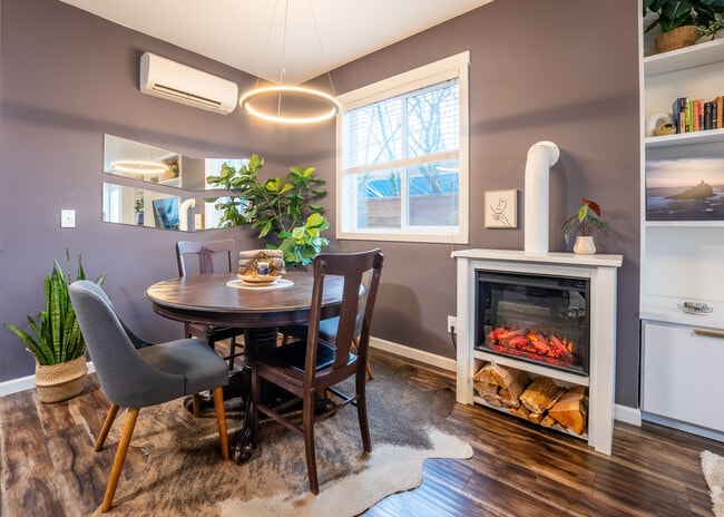 Dining - 5425 N Minnesota Ave