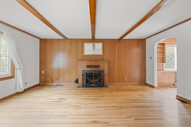 Building Photo - Amazing vintage 2-bdrm/2-bath Cully home—Giant garden, detached art studio, great location