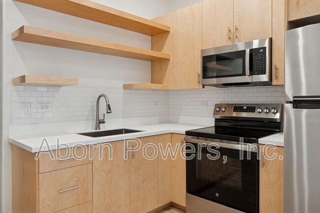 Building Photo - 1032 Spring St