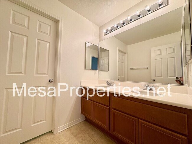 Building Photo - 11845 Elliot Way
