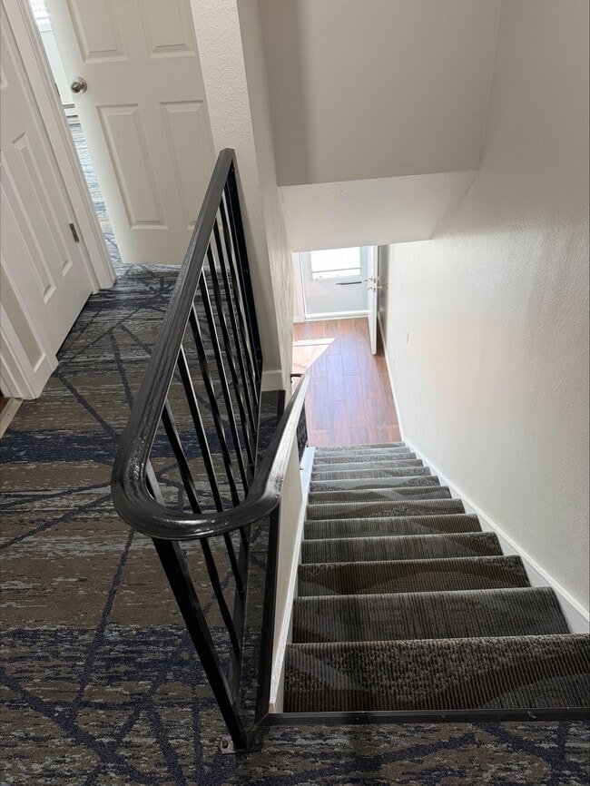 Building Photo - 1327B 9th W Ave