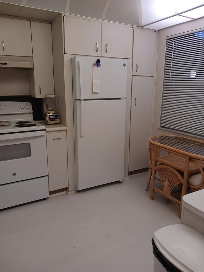 Building Photo - 3004 Portofino Isle