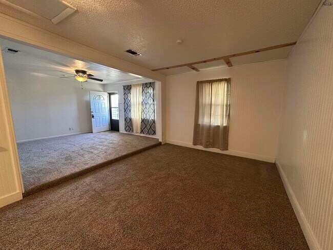 Building Photo - 1622 Longview St