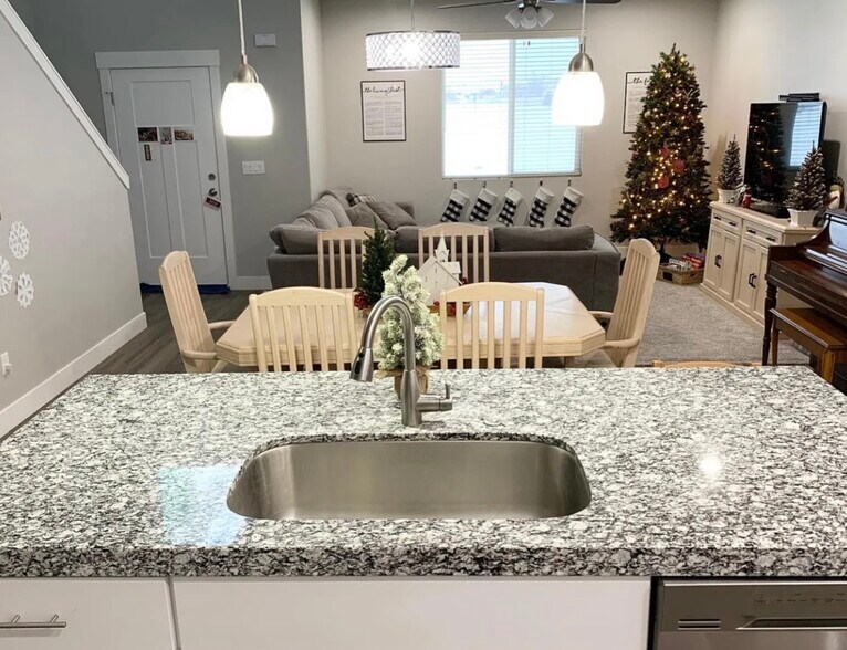 Building Photo - 1999 E Abbey Way