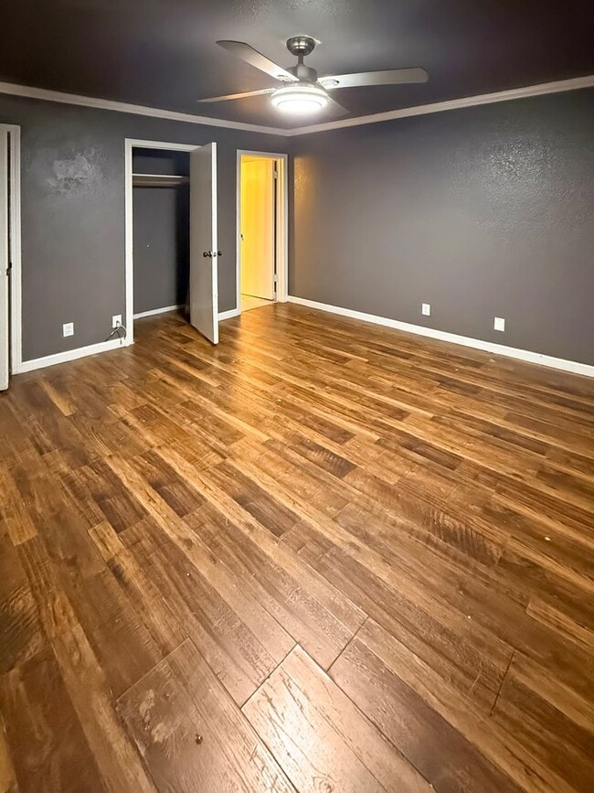 Building Photo - Section 8 Friendly - Modernized South Tulsa Condo with Pool Acc