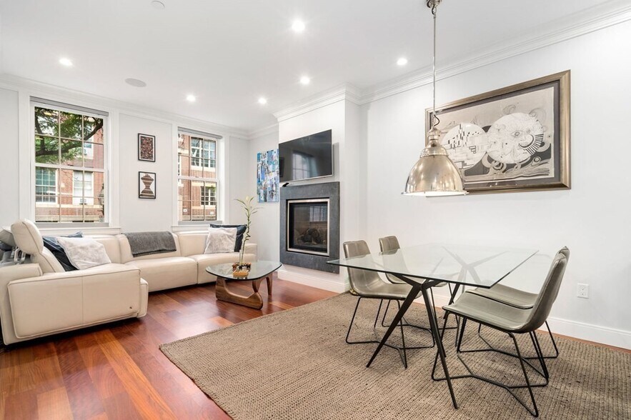 Building Photo - 52 Melrose St