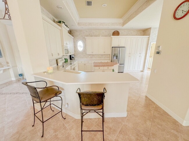 Building Photo - "Luxurious 3-Bedroom Bradenton Retreat with Granite Elegance & Guest Suite -