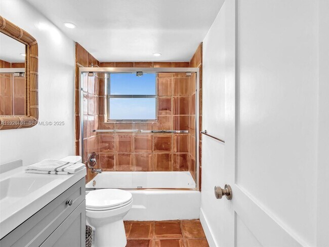 Building Photo - 1881 Washington Ave