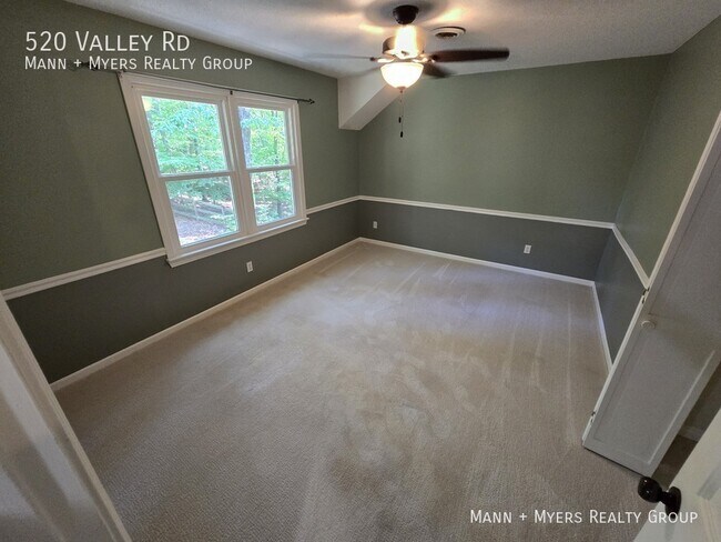 Building Photo - 520 Valley Rd