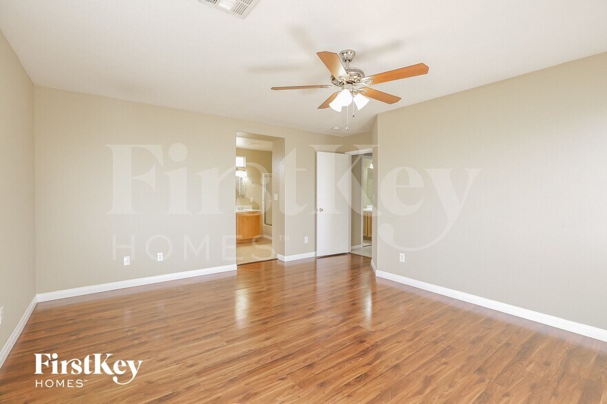 Building Photo - 11035 Calder Ave