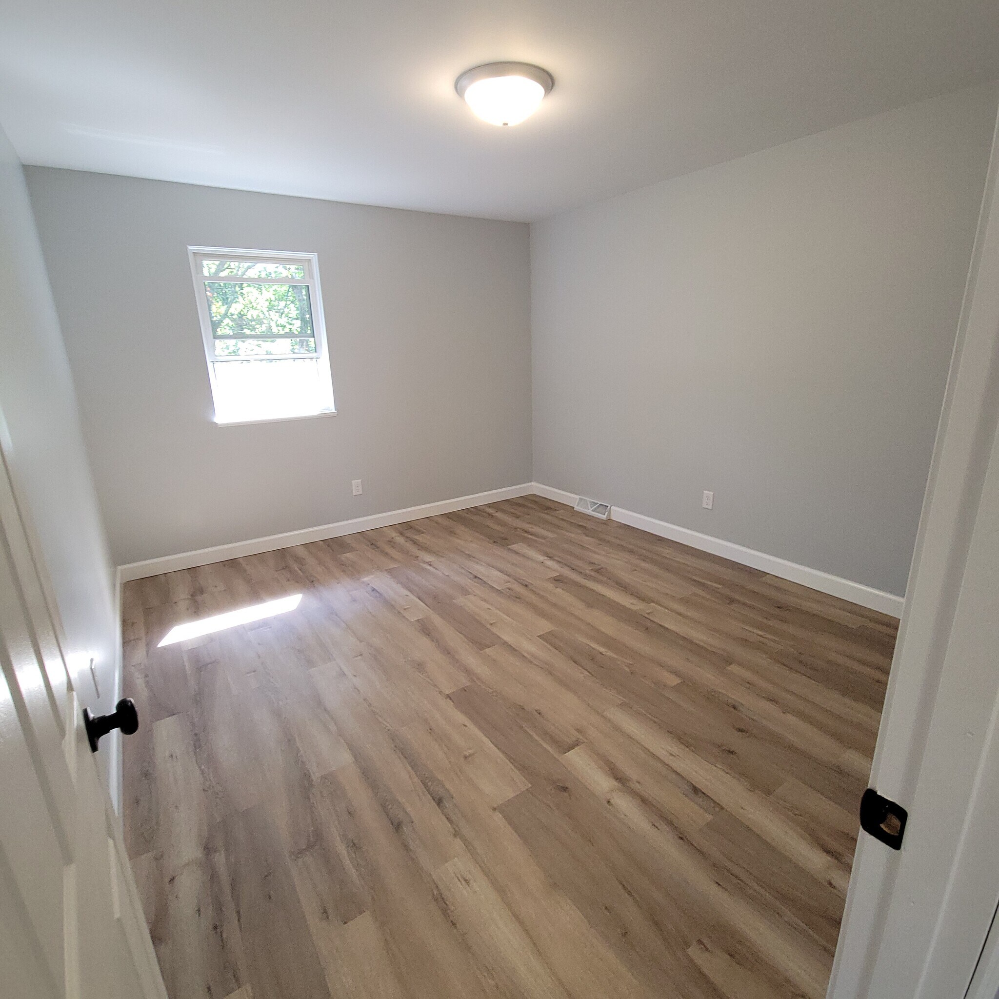 Building Photo - 429 Hutton Ln