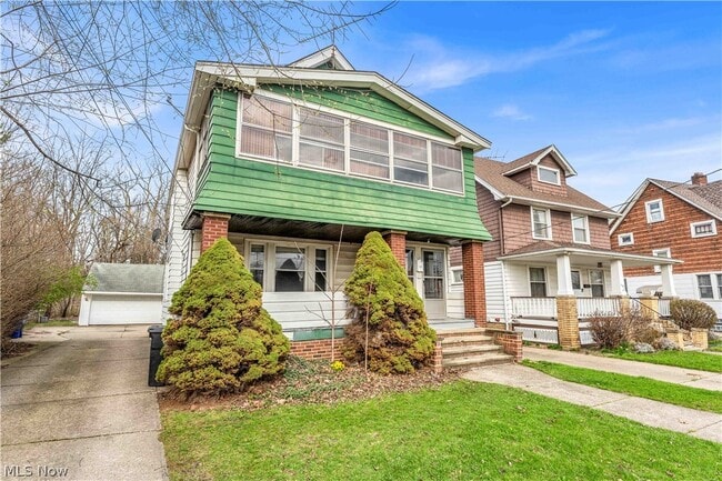 Building Photo - 1042 Mozina Dr