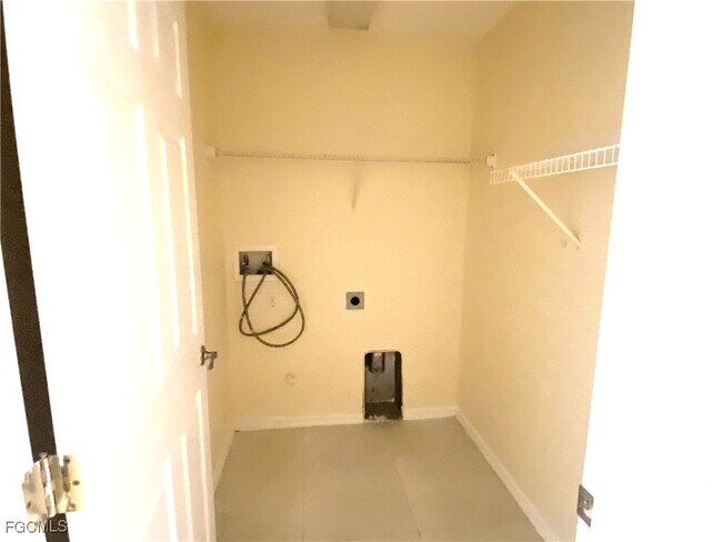 Building Photo - 2020 NW Juanita Pl