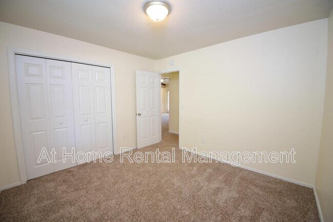 Building Photo - 1717 N Desert Palm Ave