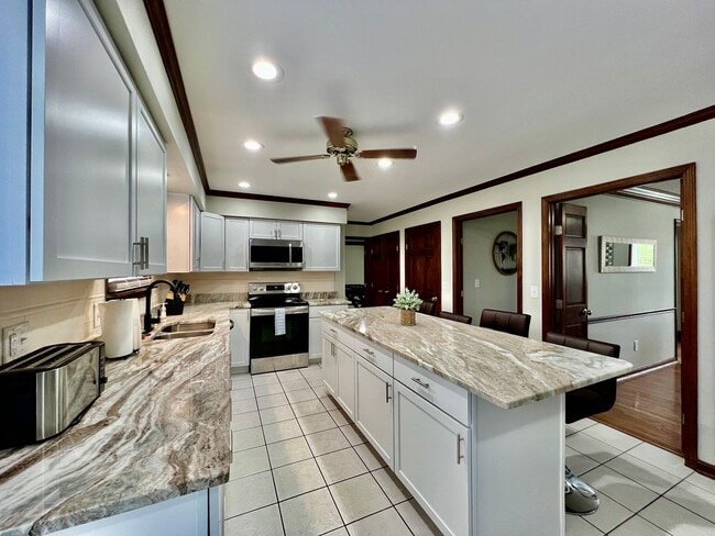 Building Photo - 7033 Willowood Dr