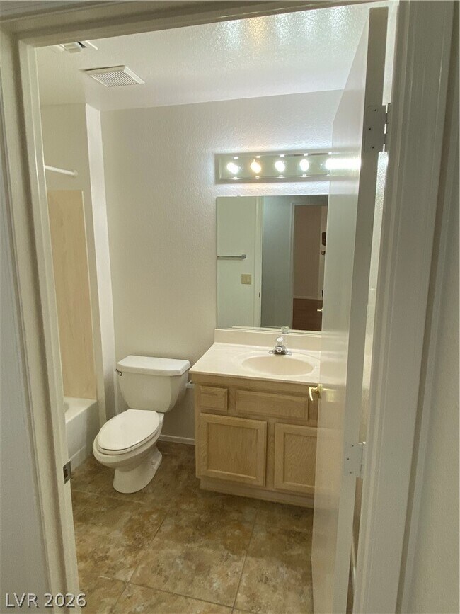 Building Photo - 9012 Starmount Dr
