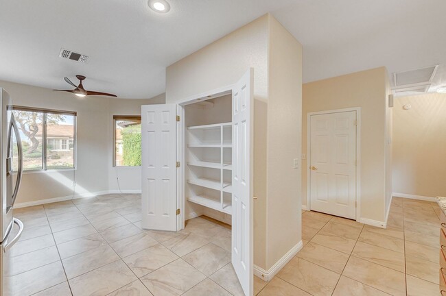 Building Photo - 2/2 BEAUTIFUL Single Story in Sun City Ant...