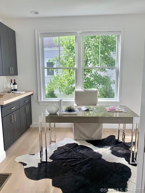 Building Photo - 70 Seminary St