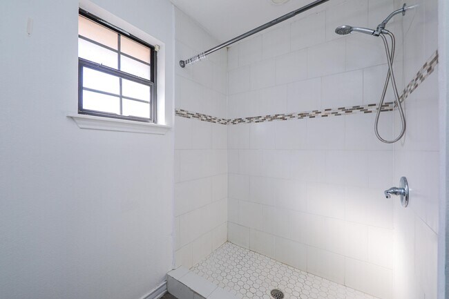 Building Photo - 752 Buffalo Ct