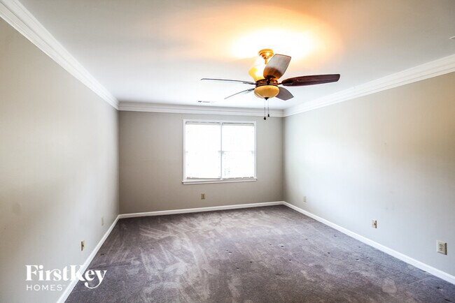 Building Photo - 2721 Harvest Dr SE