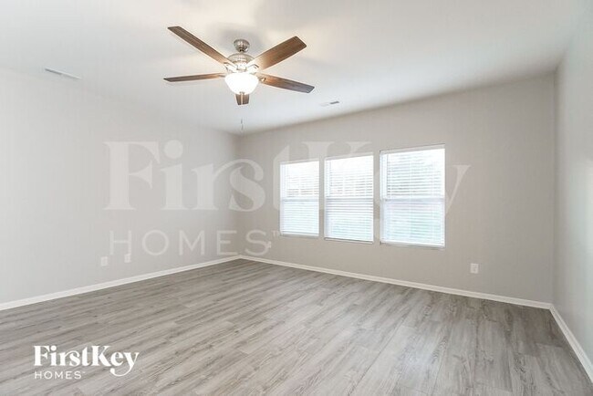 Building Photo - 441 Quick Silver Dr