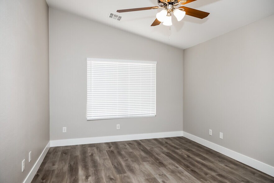 Building Photo - 5023 Benezette Ct
