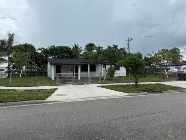 Building Photo - 3 bedroom in Hialeah FL 33010