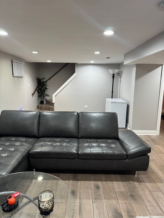 Building Photo - 1216 W 95th Pl