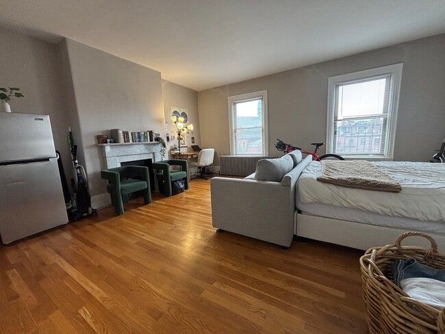 Building Photo - 82 Charles St