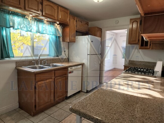 Building Photo - Charming 3-Bedroom Home with Hardwood Floo...