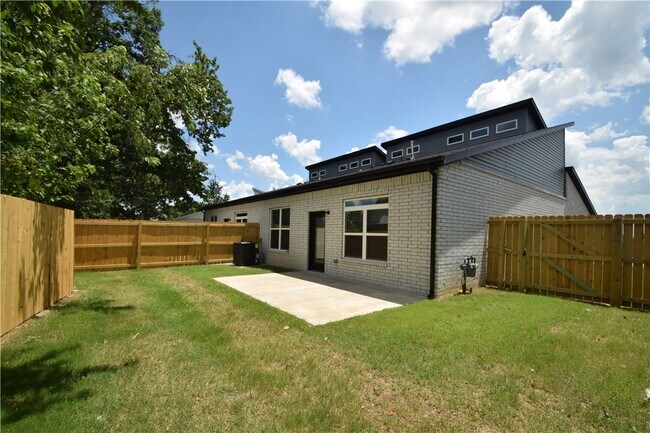Building Photo - 674 Sun Meadows Loop