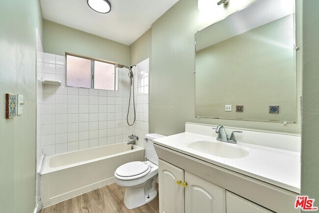 Building Photo - 429 S Orange Dr