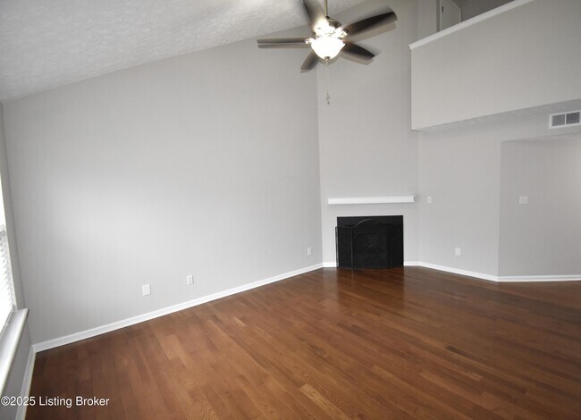 Building Photo - 4313 Hickoryview Dr