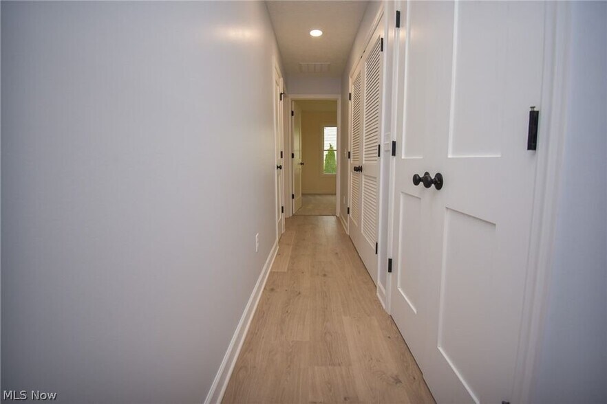 Building Photo - 263 Cardinal Dr