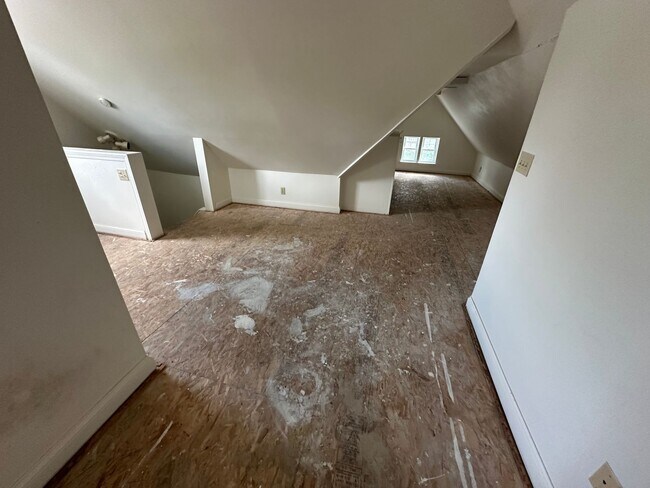 Building Photo - North Campus OSU Single Family Home with 2...